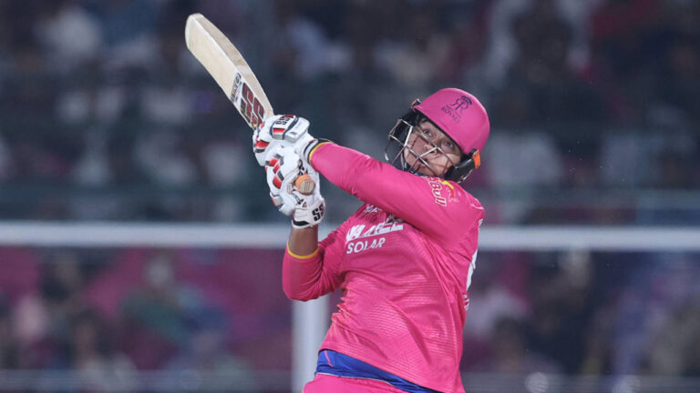 IPL 2026: ऑरेंज और पर्पल कैप की दौड़ में कौन आगे? अंतिम चरण का रोमांच