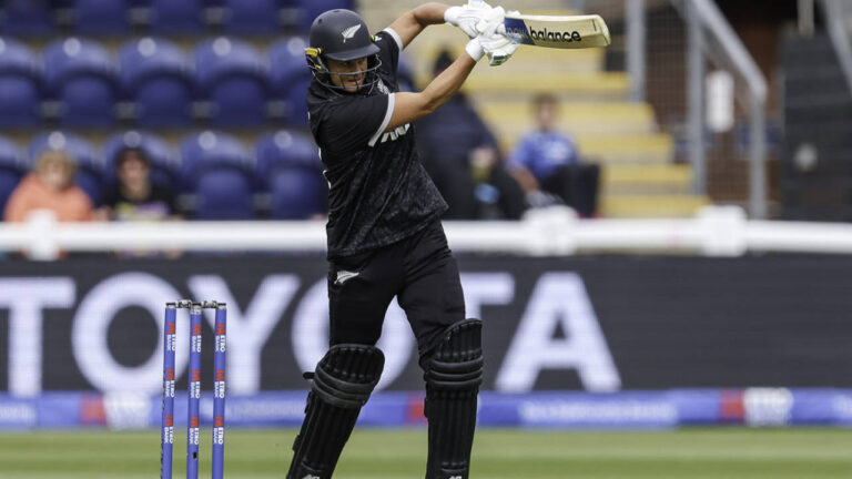 Suzie Bates returns to open as New Zealand bat first in decider